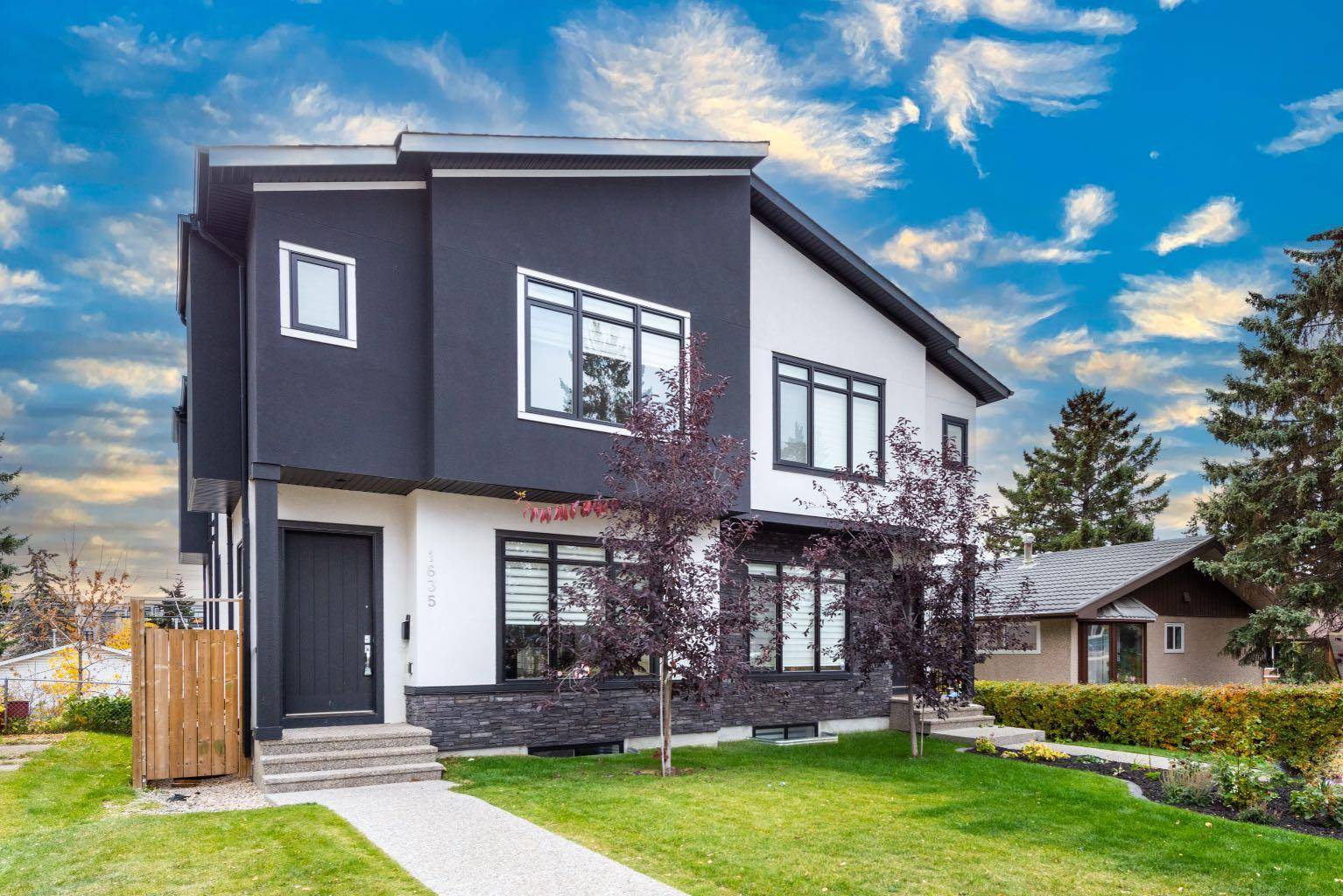 Calgary, AB T2M 1R4,1635 22 AVE NW