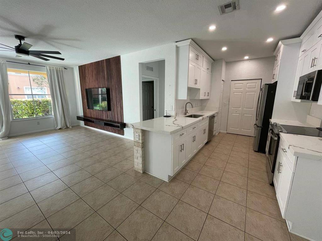 Palm Springs, FL 33406,3549 Forest Hill Blvd  #19