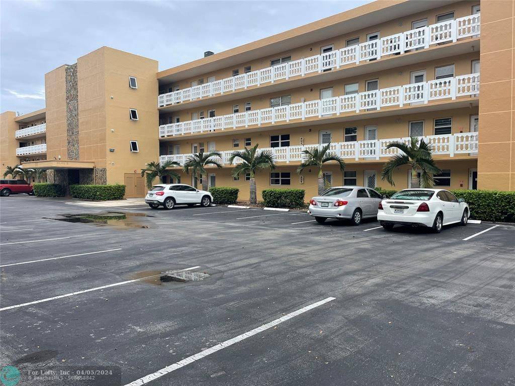 Dania Beach, FL 33004,202 SE 10th St  #207