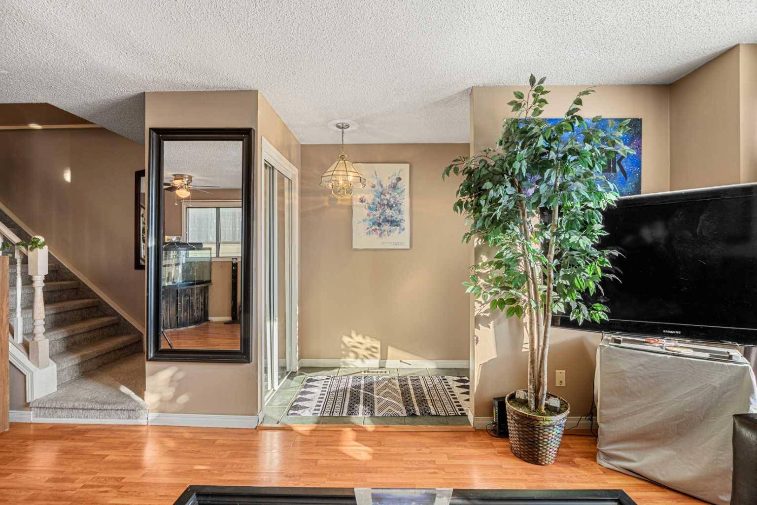 Calgary, AB T1Y 5L8,38 Templeson CRES NE