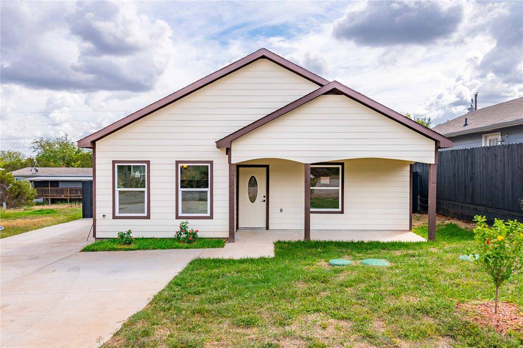 Granbury, TX 76048,907 Colorado River Drive