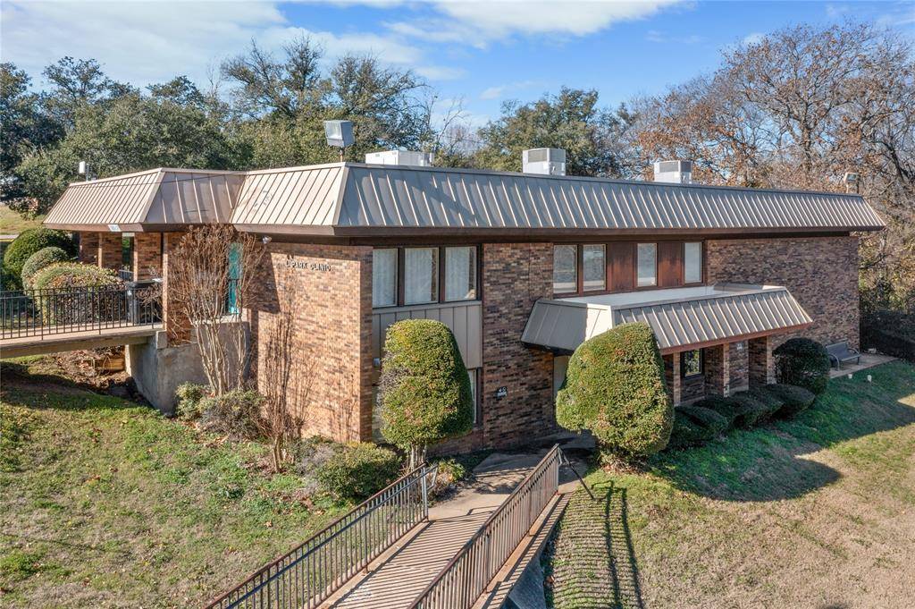 Denison, TX 75020,102 Memorial Drive