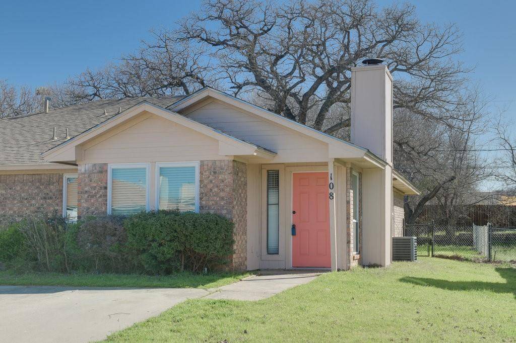 Kennedale, TX 76060,108 Oak Wood Lane