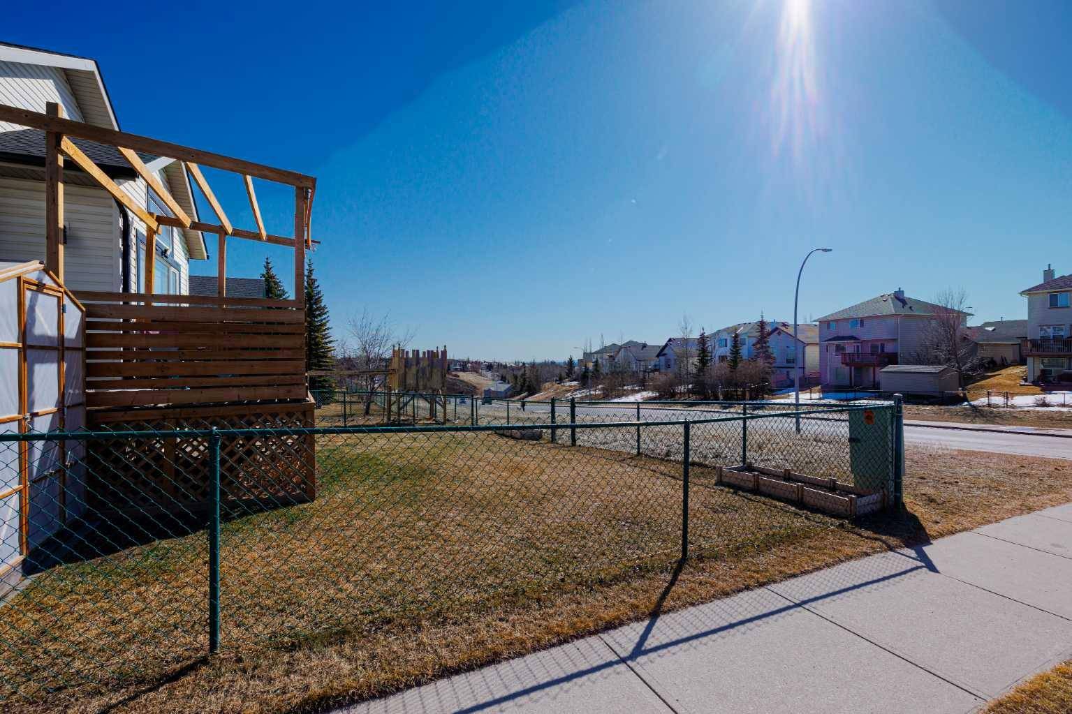 Calgary, AB T3G 4L7,15 Arbour Butte RD NW