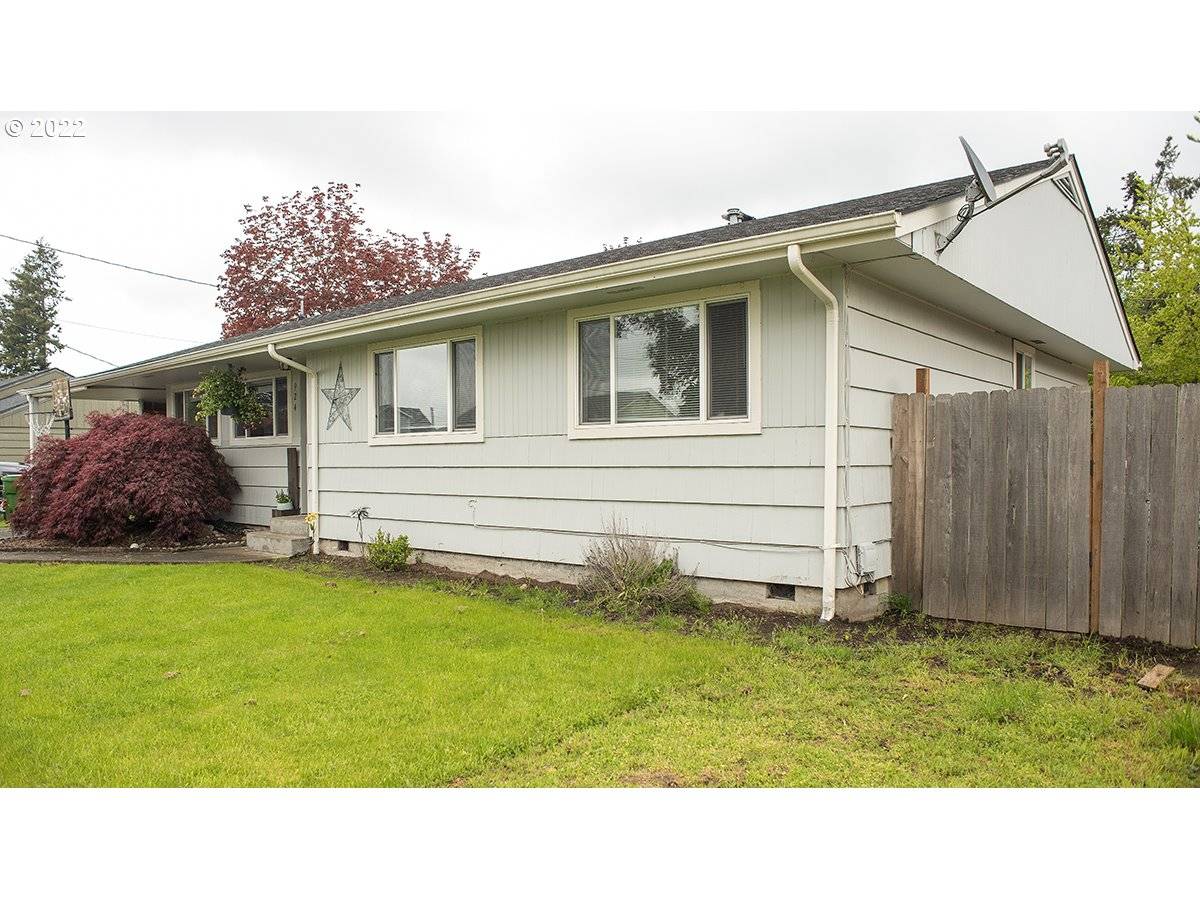 Stayton, OR 97383,924 N DOUGLAS AVE