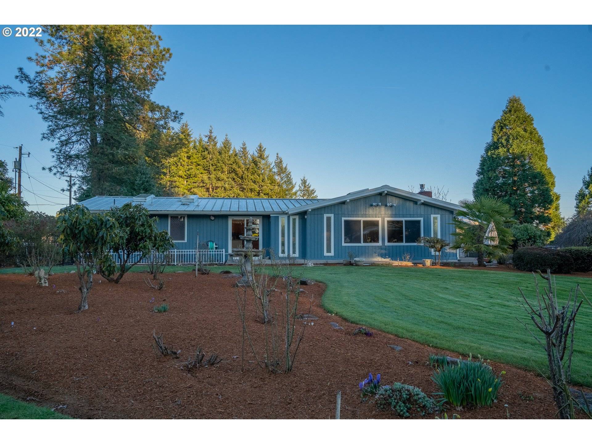 Eugene, OR 97402,90292 SHORE LN