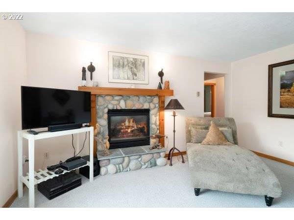 296 E Van Buren ST, Cannon Beach, OR 97110