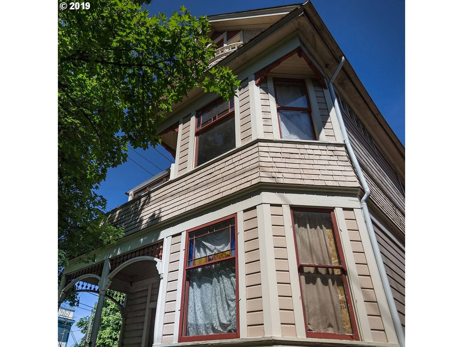 Portland, OR 97239,3402 SW CORBETT AVE