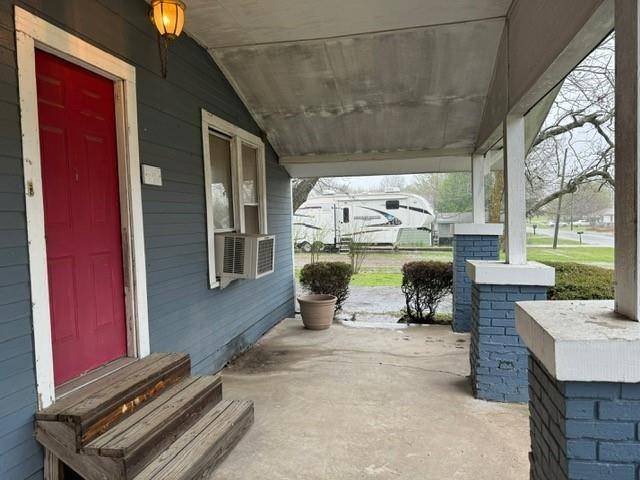 Wolfe City, TX 75496,509 S Preston Street