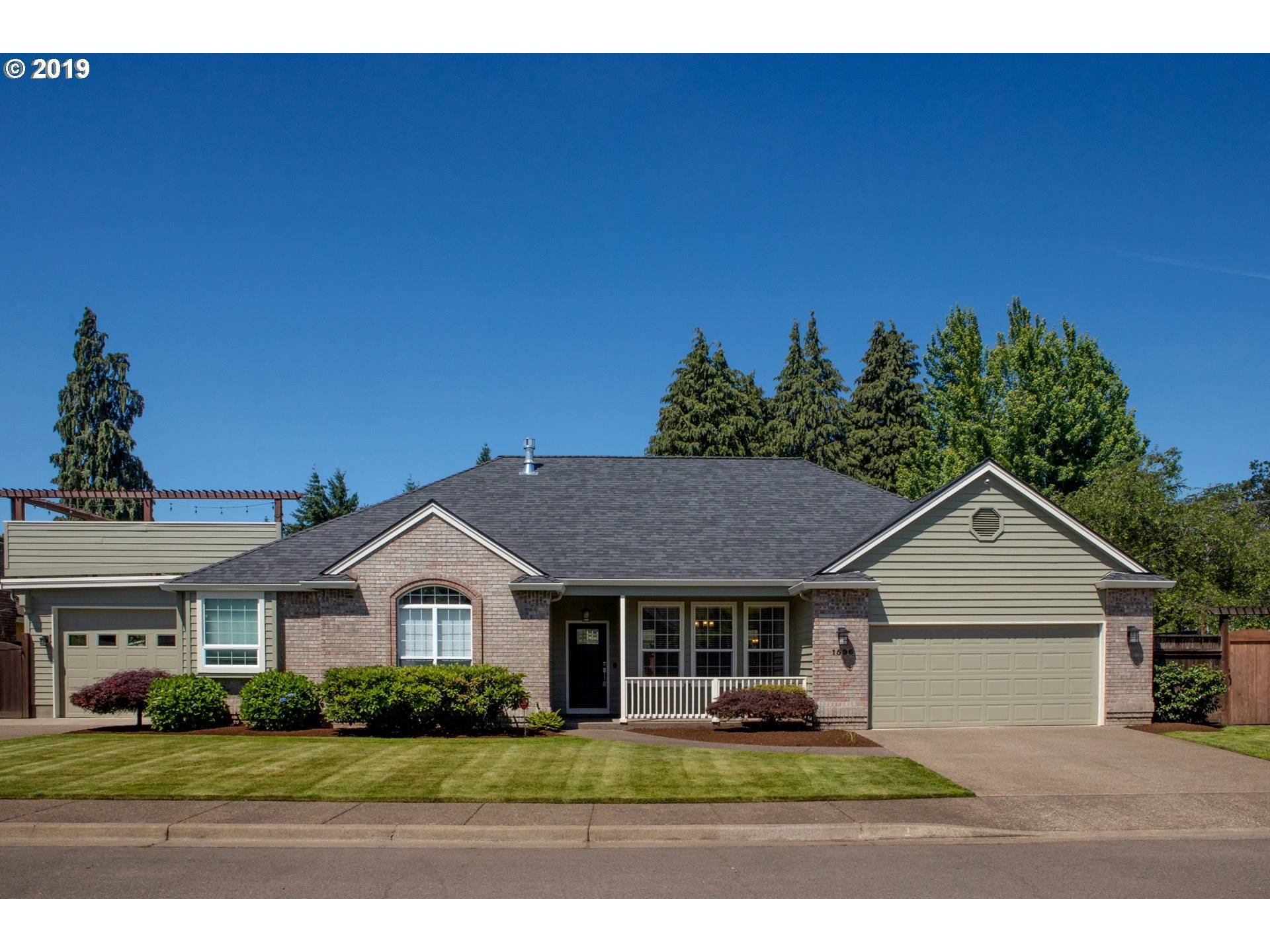 Eugene, OR 97401,1596 THORNBERRY ST