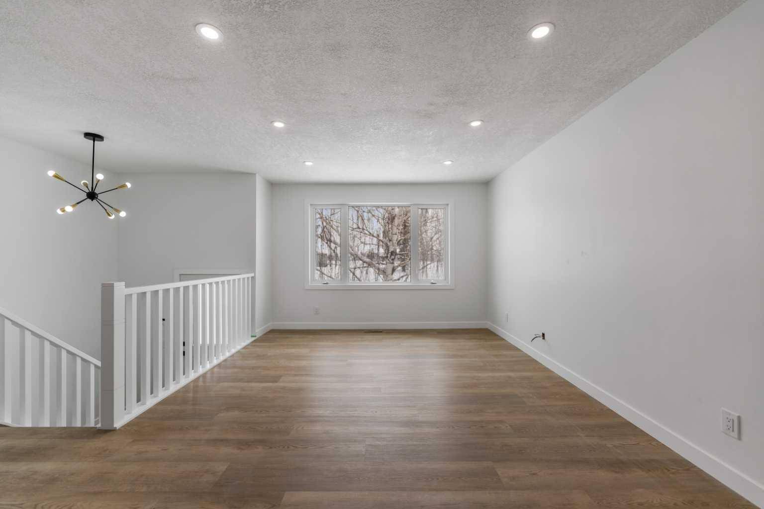 Calgary, AB T1Y 2R7,856 Rundlecairn WAY NE