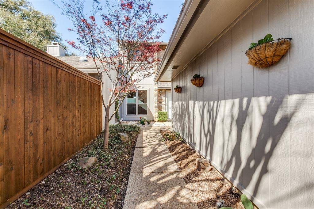 Dallas, TX 75238,9537 Highland View Drive