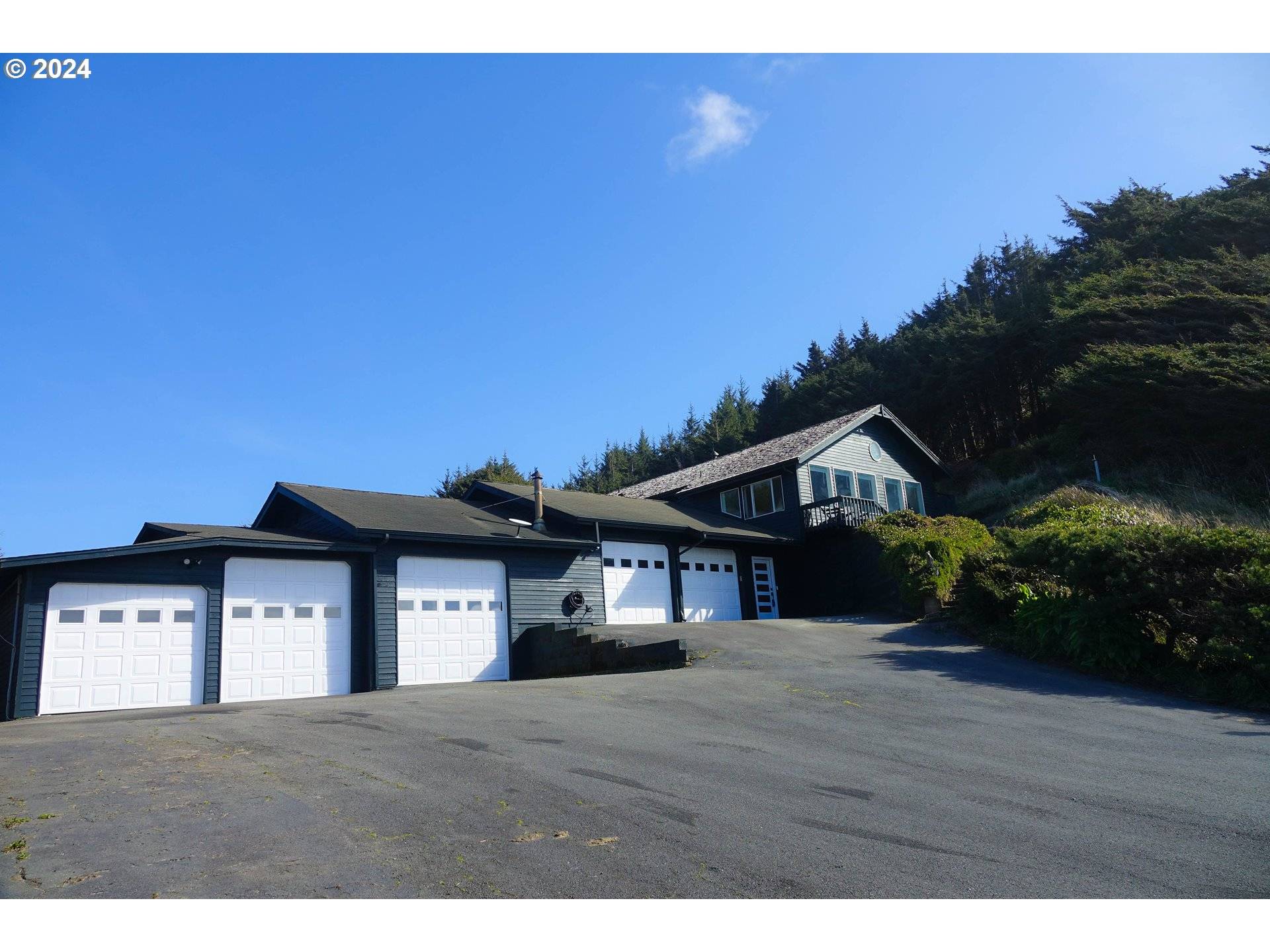 Bandon, OR 97411,88732 AGATE LN