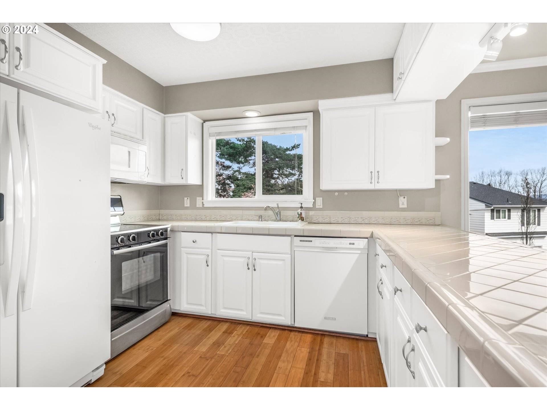 Portland, OR 97230,14946 NE ROSE PKWY #42-B