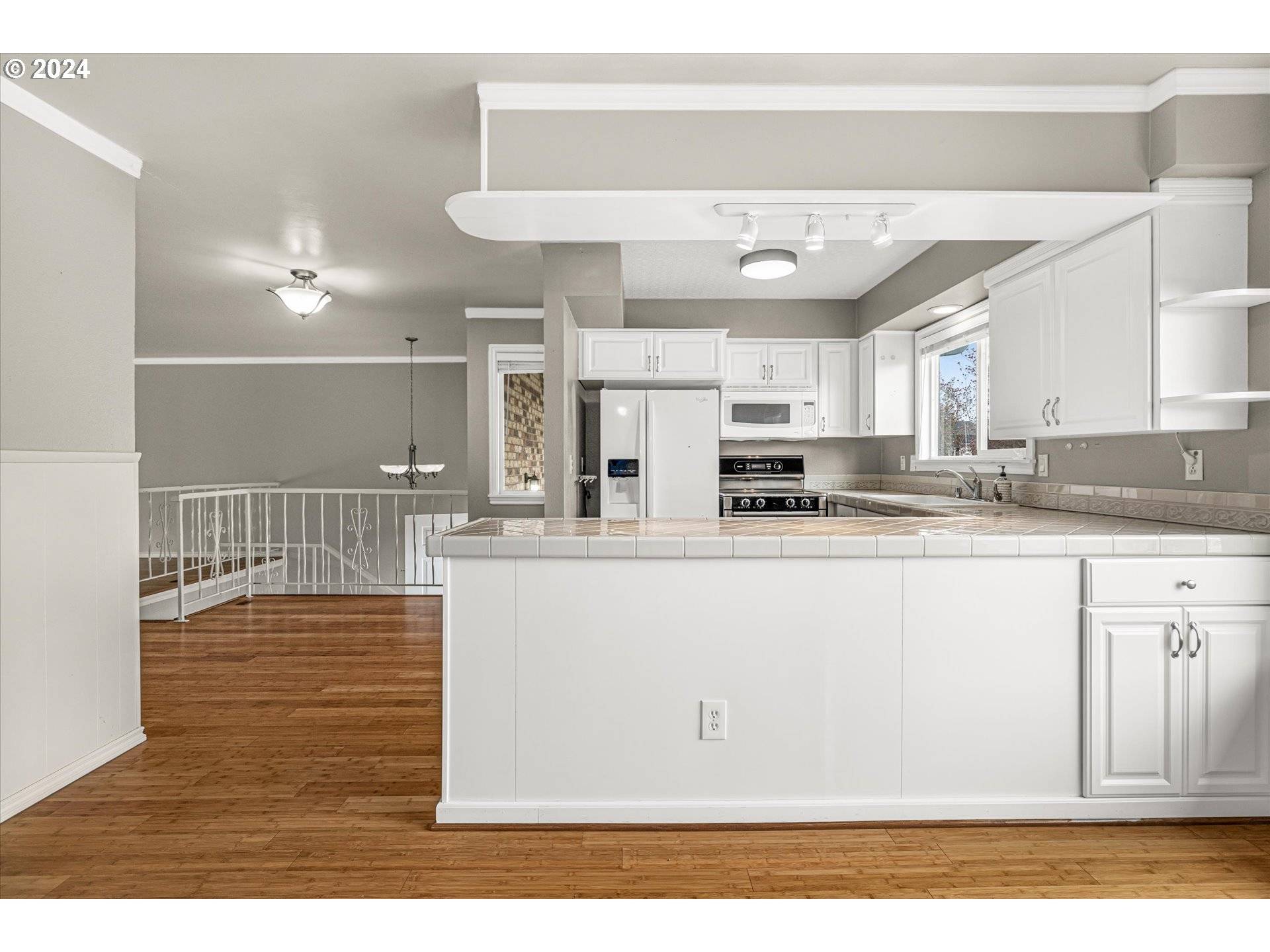 Portland, OR 97230,14946 NE ROSE PKWY #42-B