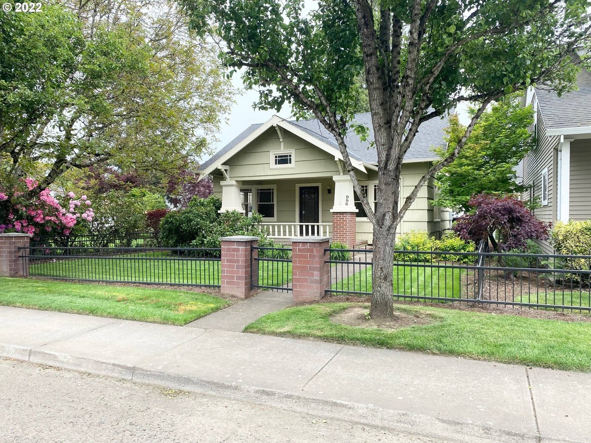 Canby, OR 97013,996 N REDWOOD ST