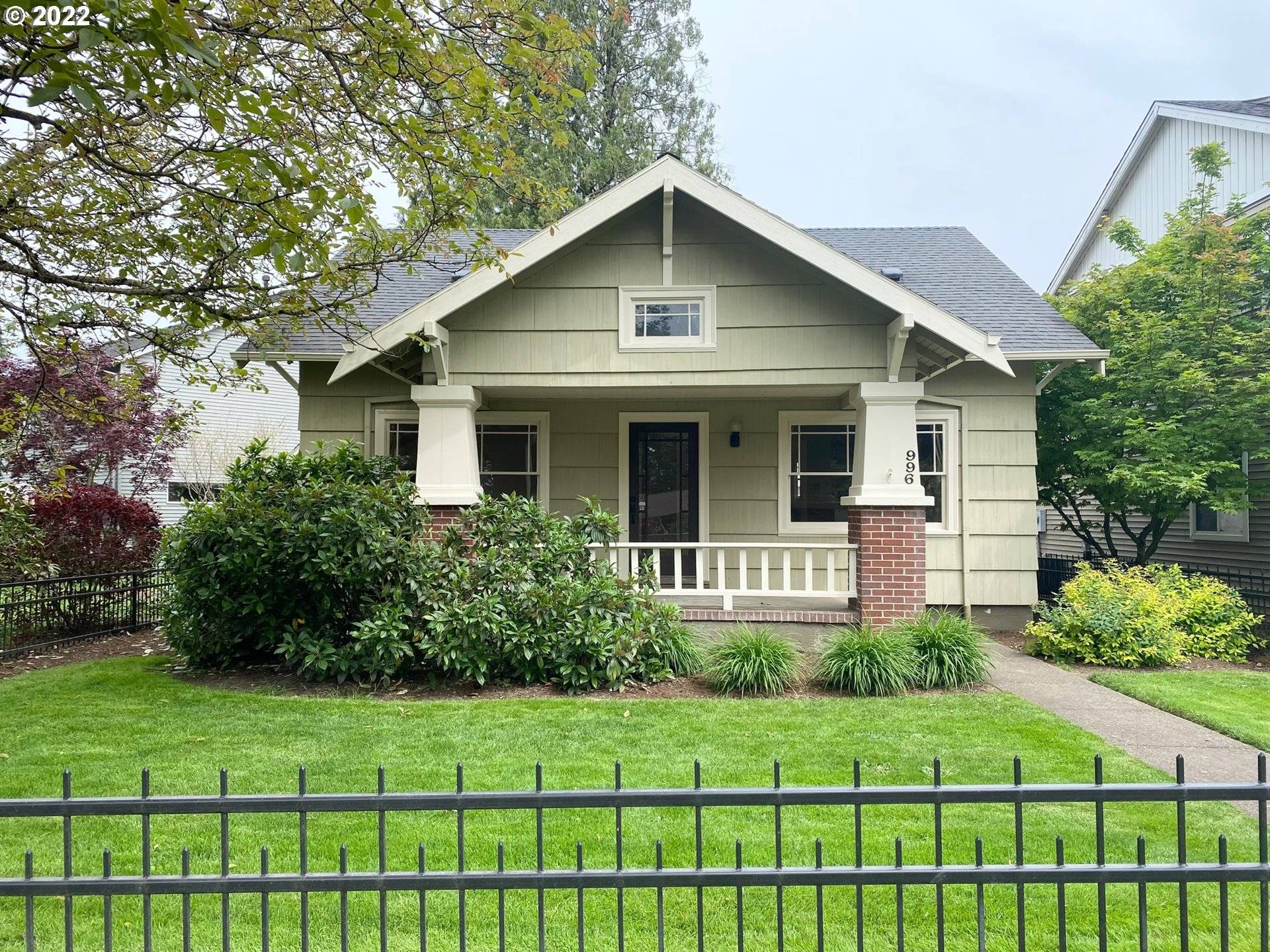 Canby, OR 97013,996 N REDWOOD ST