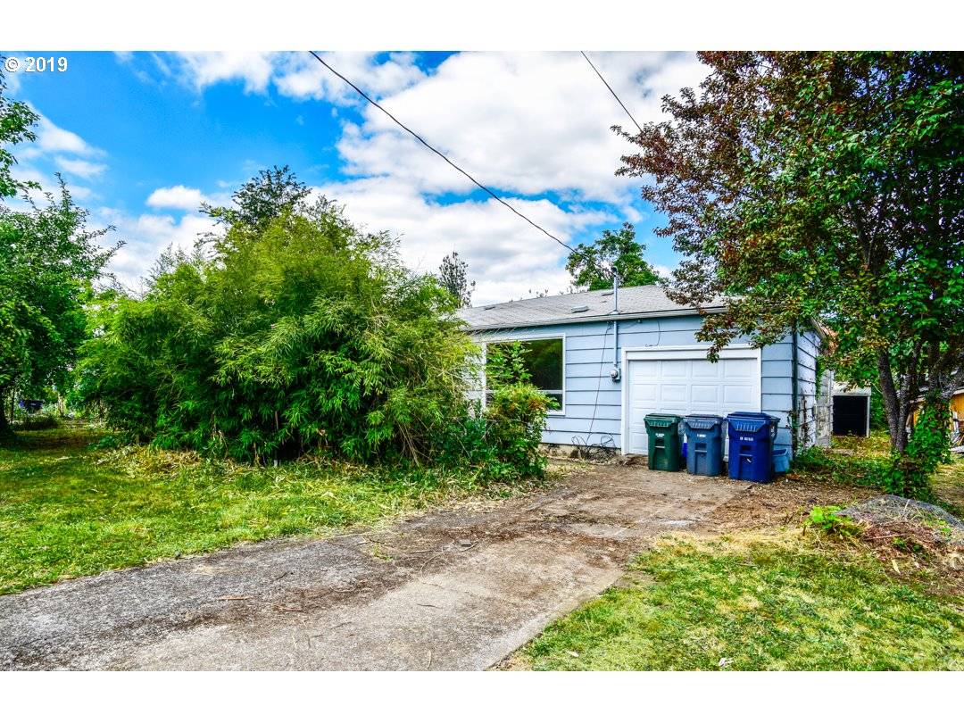 Eugene, OR 97405,327 E 30TH AVE