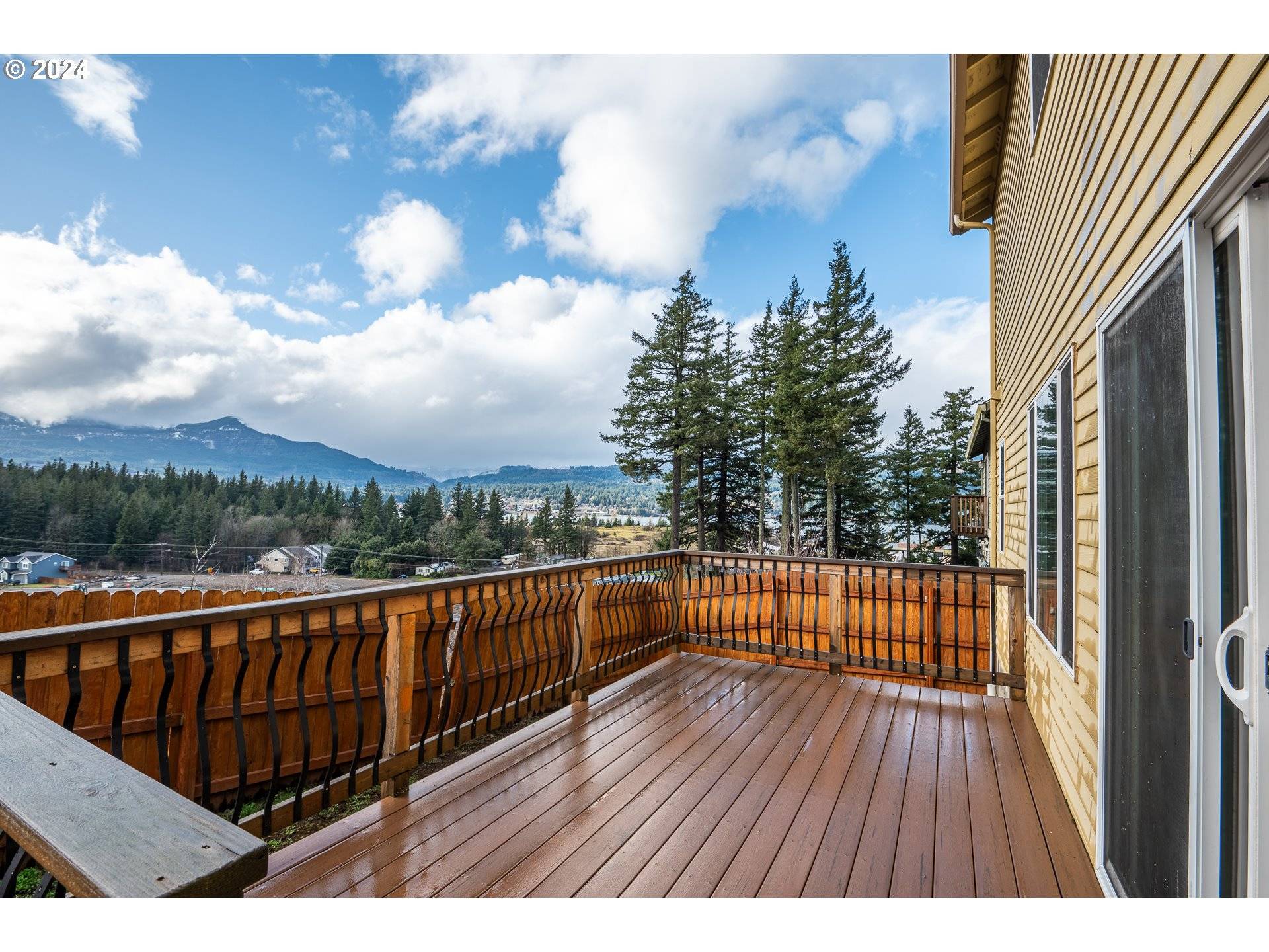 Cascade Locks, OR 97014,85 SE WARM SPRINGS DR