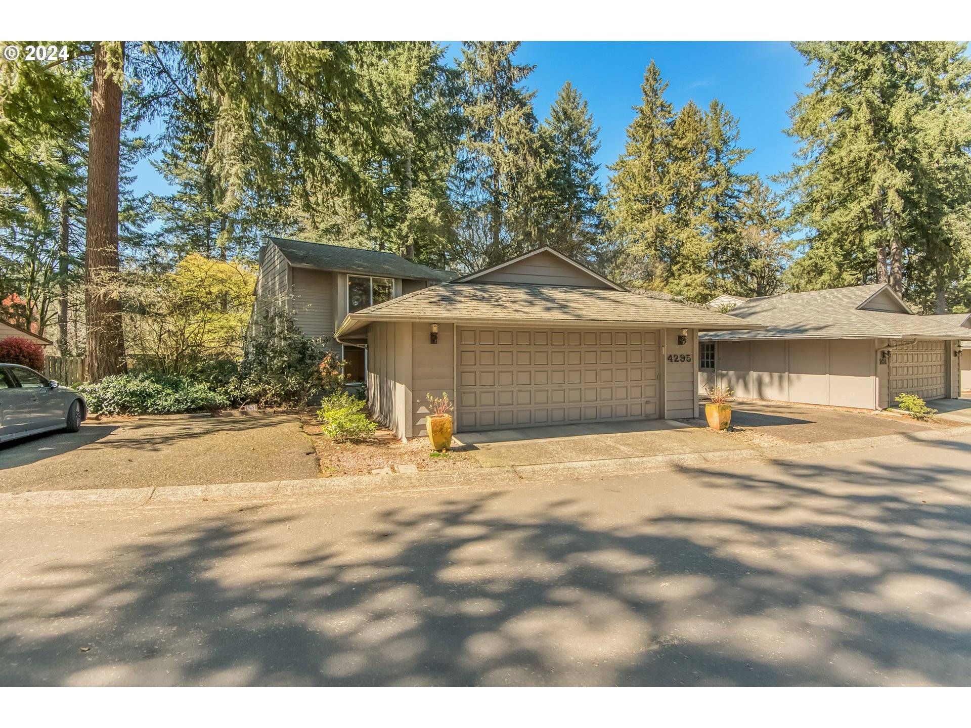 Lake Oswego, OR 97035,4295 WOODSIDE CIR