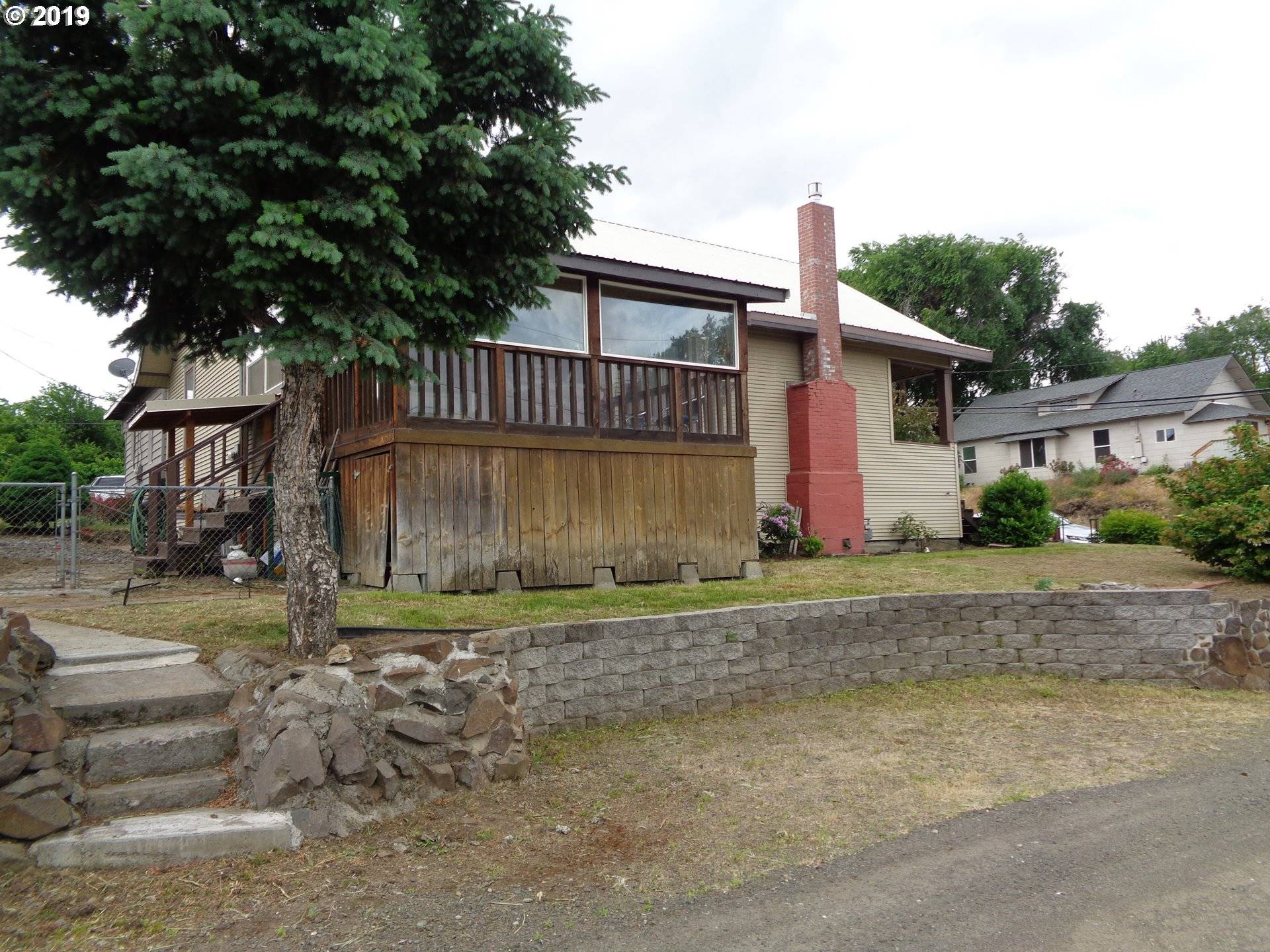 The Dalles, OR 97058,1010 G ST