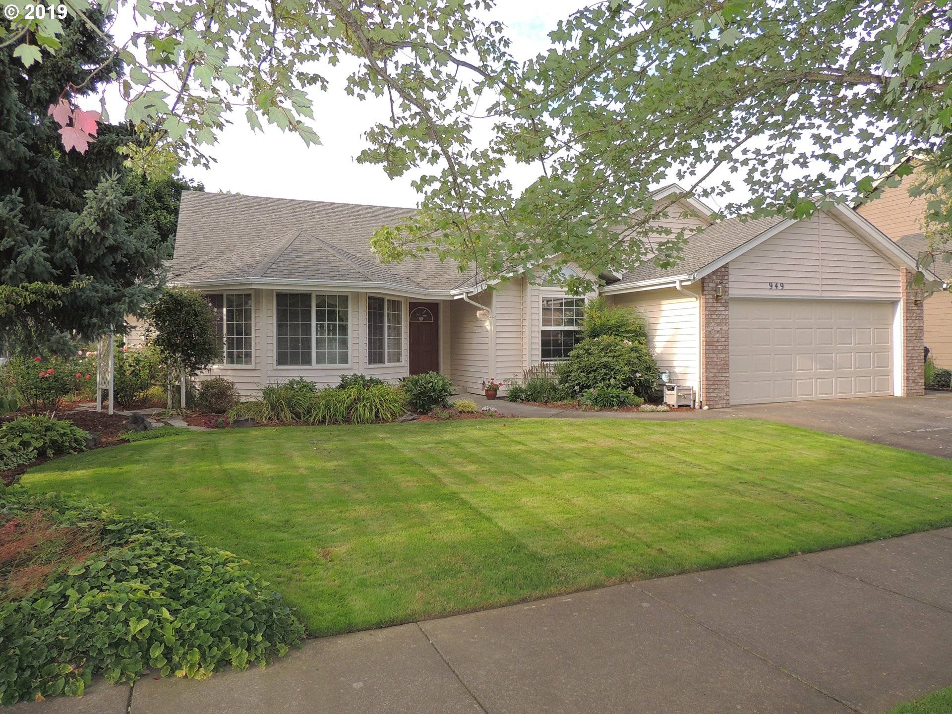 Keizer, OR 97303,949 PARKMEADOW DR