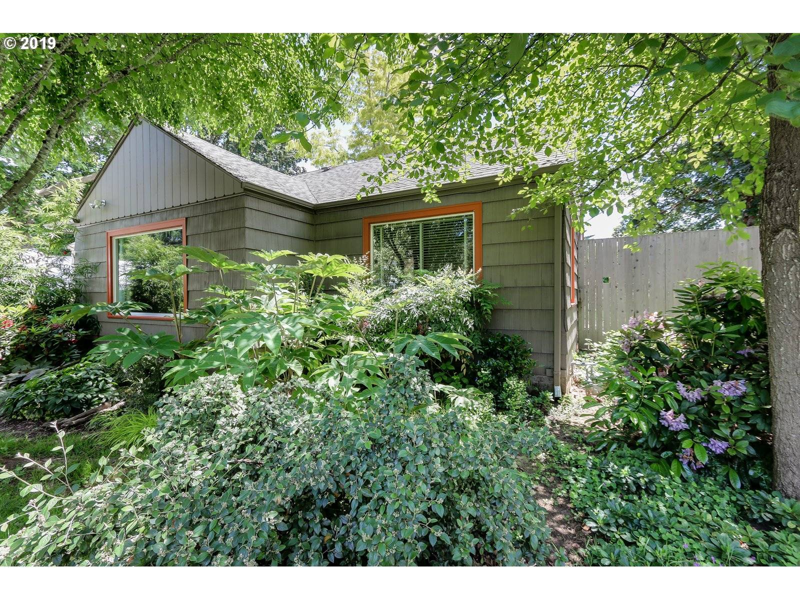 Eugene, OR 97404,500 KNOOP LN