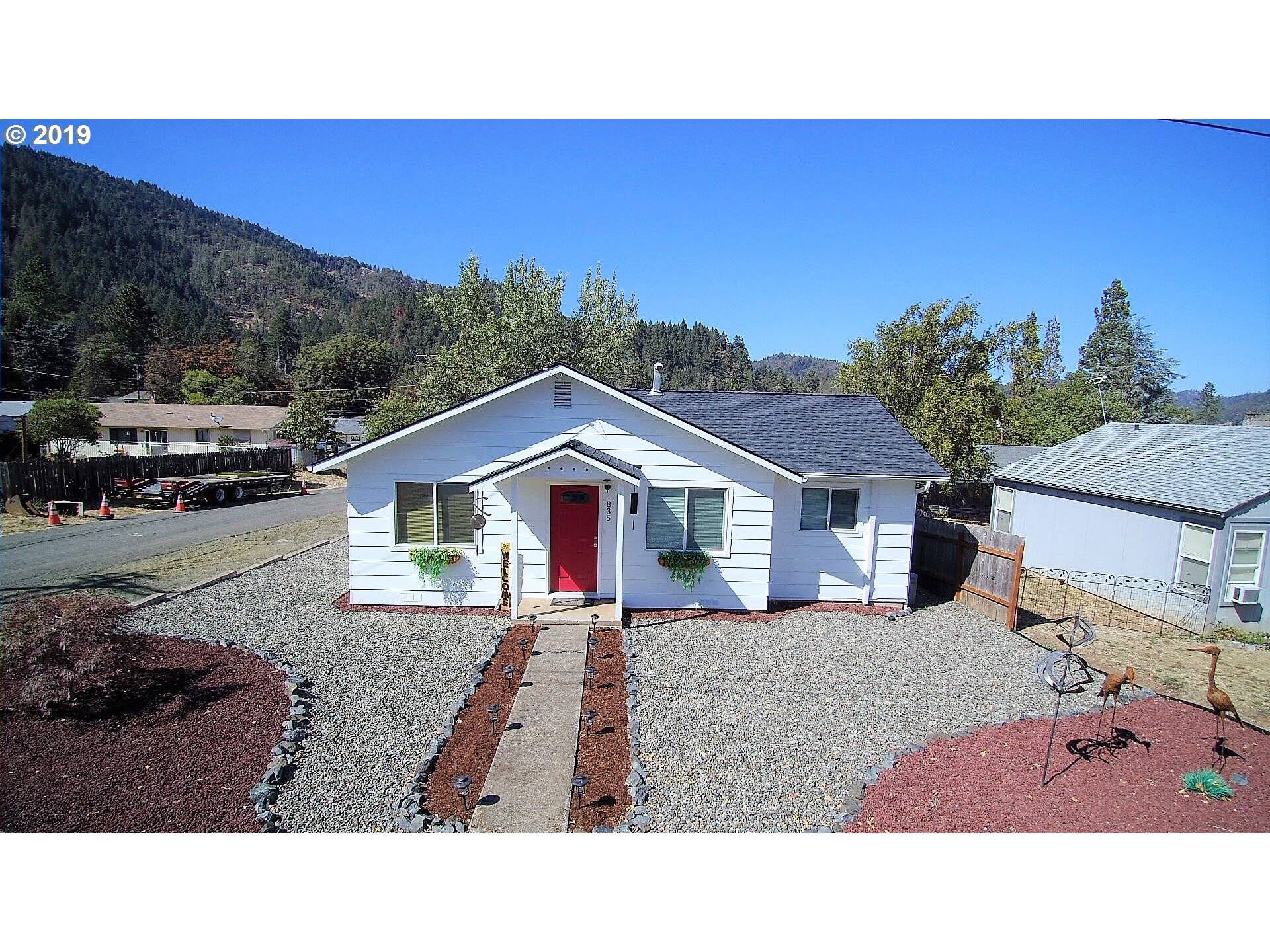 Myrtle Creek, OR 97457,835 NE CHRISTIAN ST