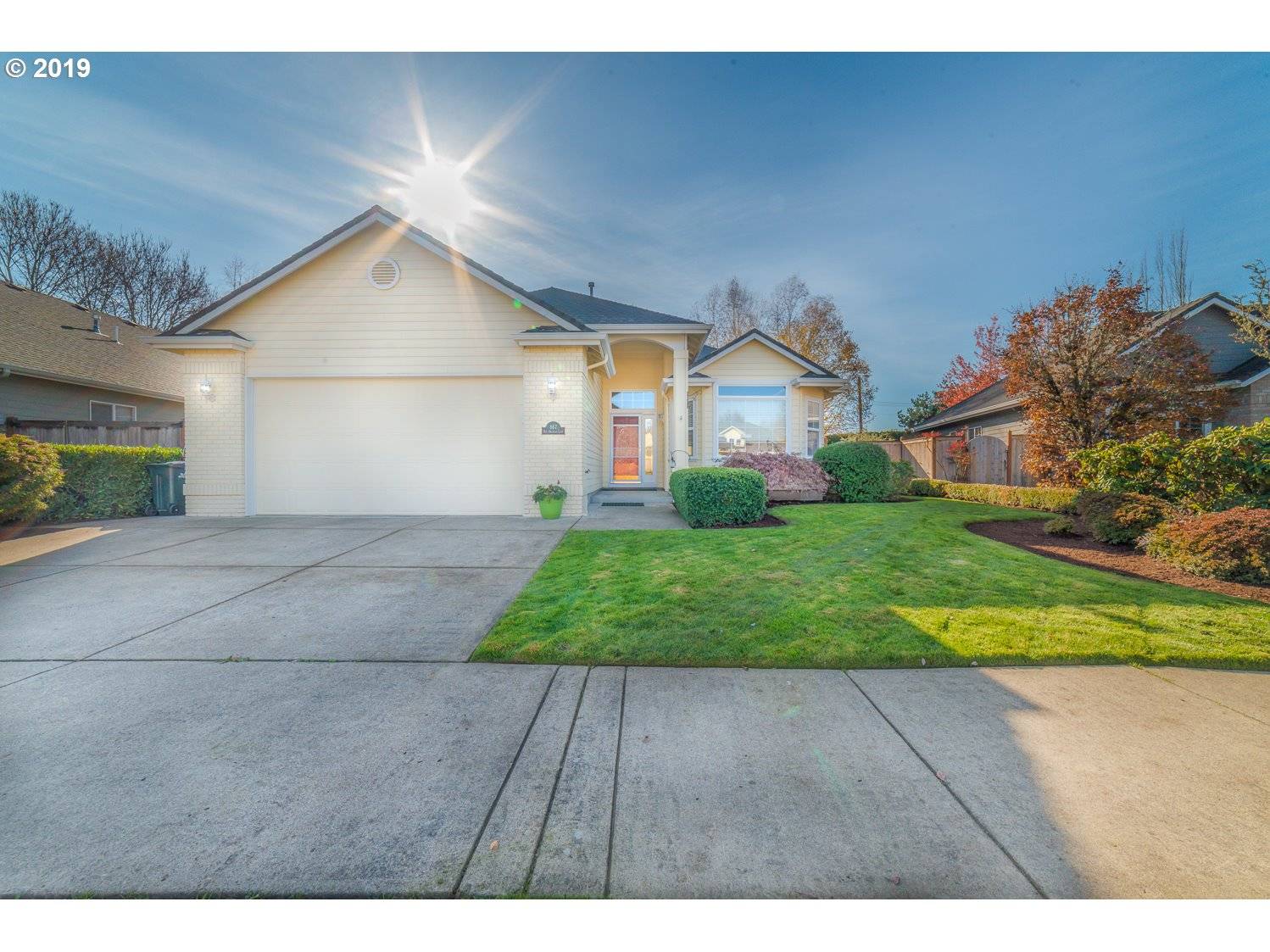 Springfield, OR 97477,867 OLD ORCHARD LN