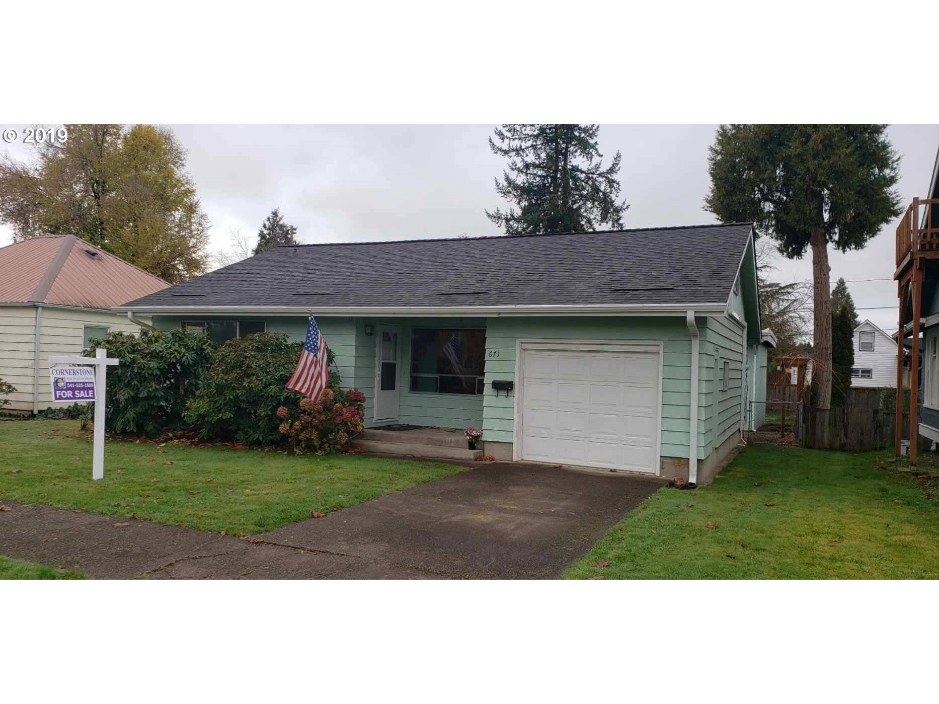 Junction City, OR 97448,671 MAPLE ST