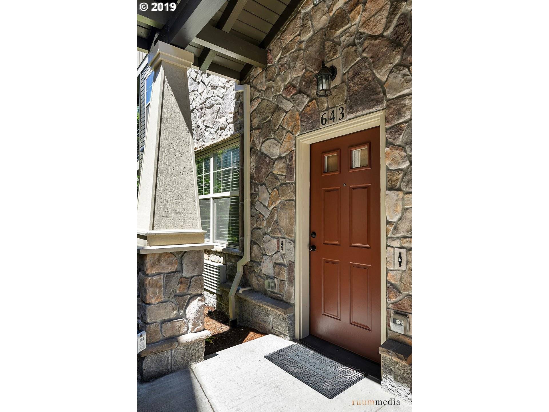 Hillsboro, OR 97006,643 NE ADWICK DR