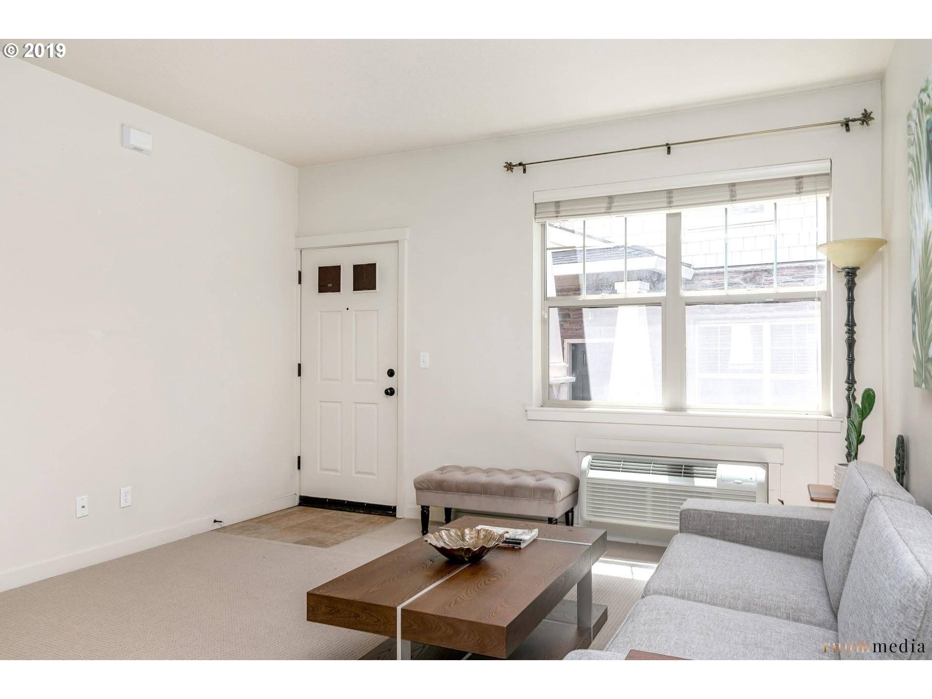 Hillsboro, OR 97006,643 NE ADWICK DR