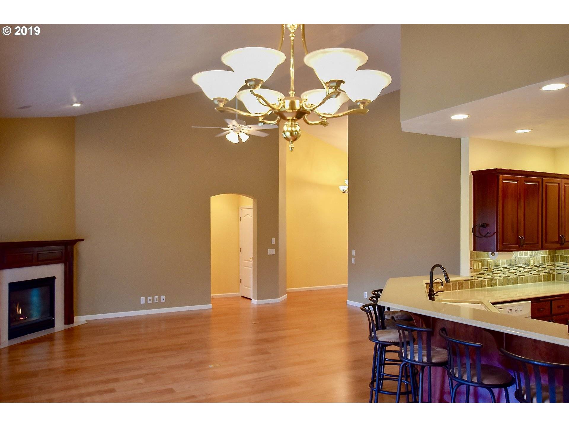 Springfield, OR 97477,821 ROYALDEL LN