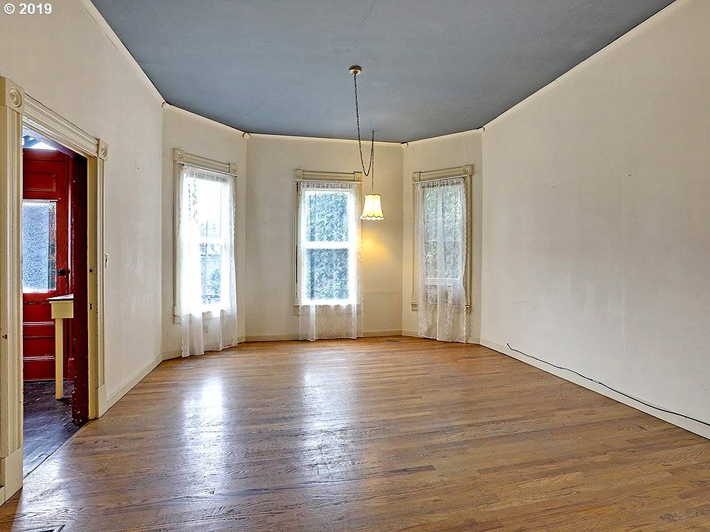 Portland, OR 97239,3627 SW KELLY AVE