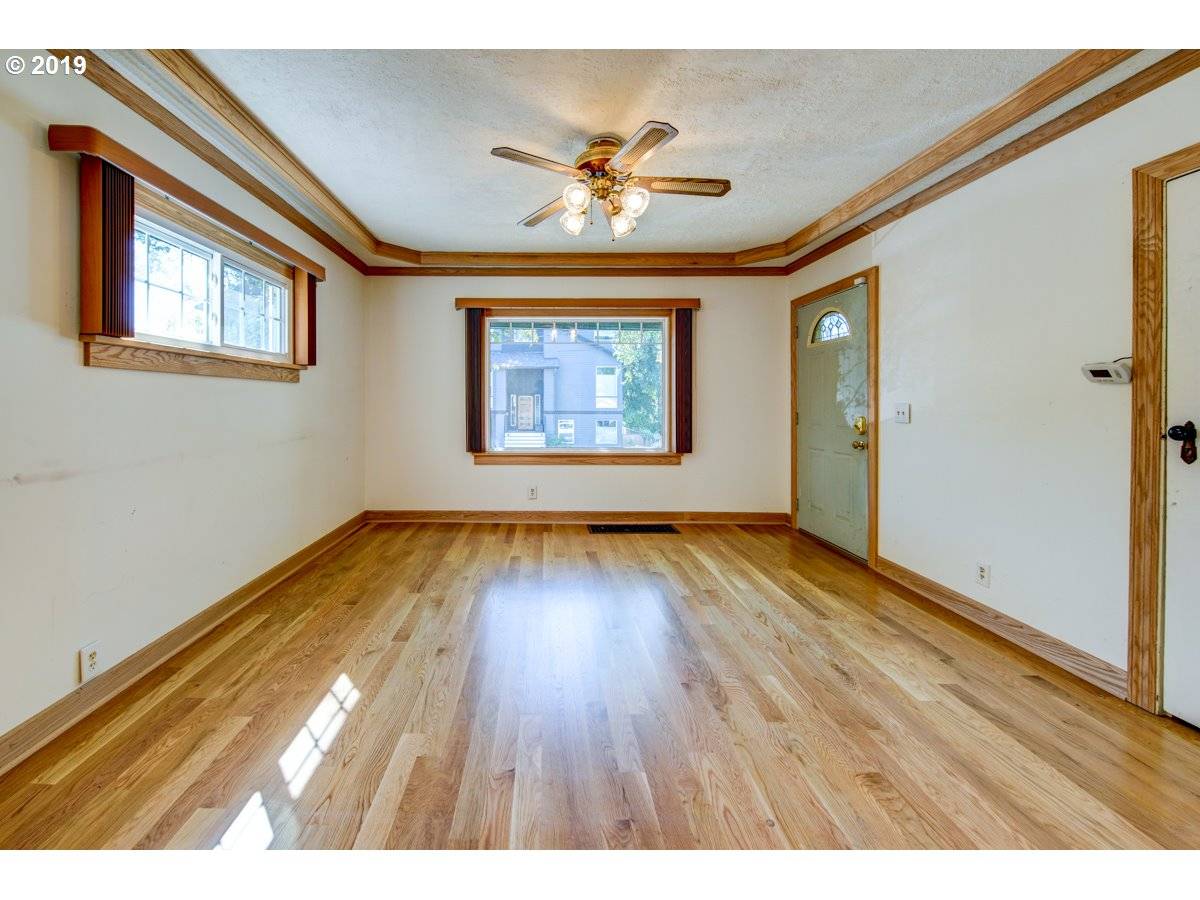 Portland, OR 97214,220 SE 30TH PL