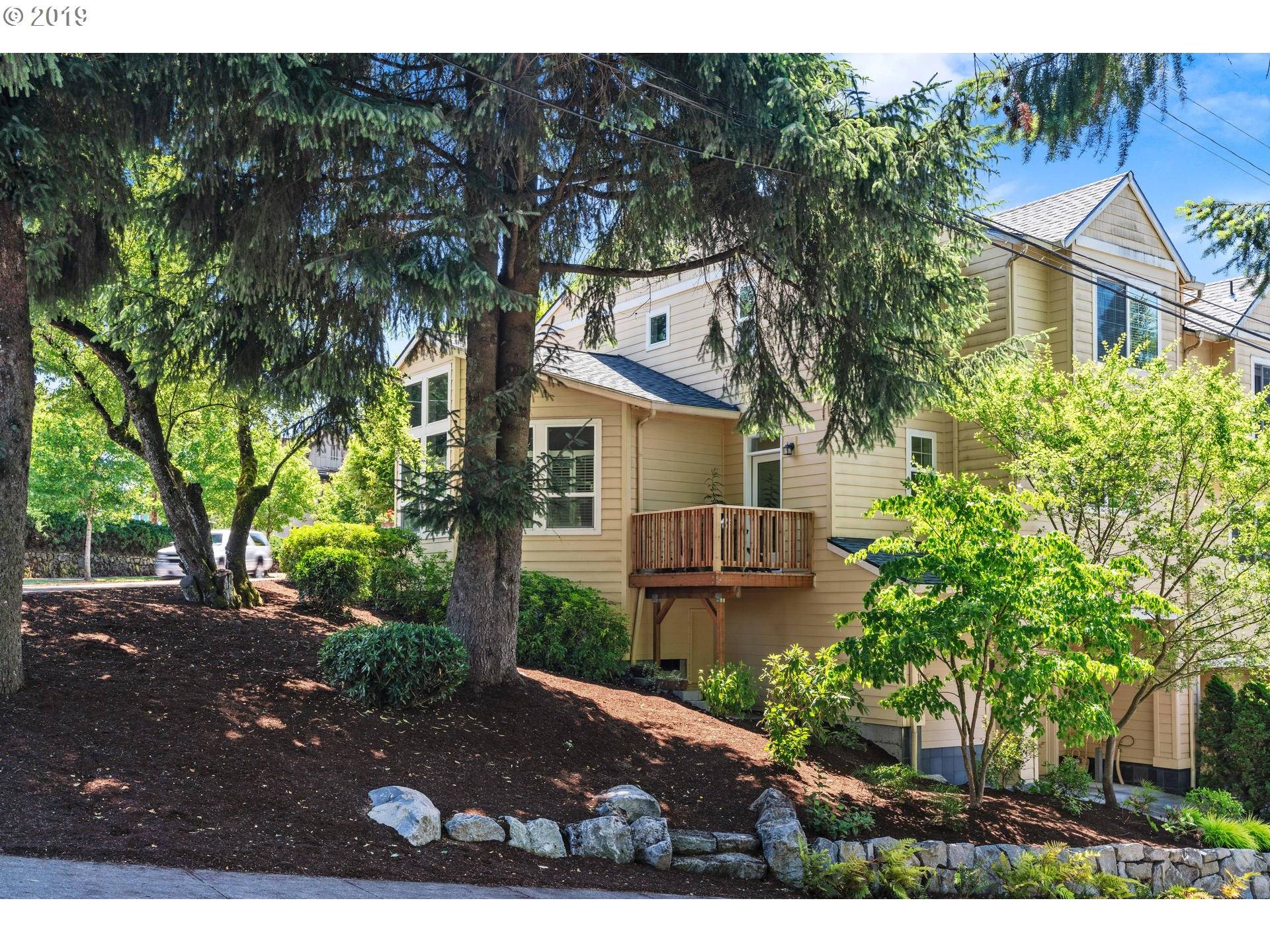 Portland, OR 97239,2402 SW NEBRASKA ST