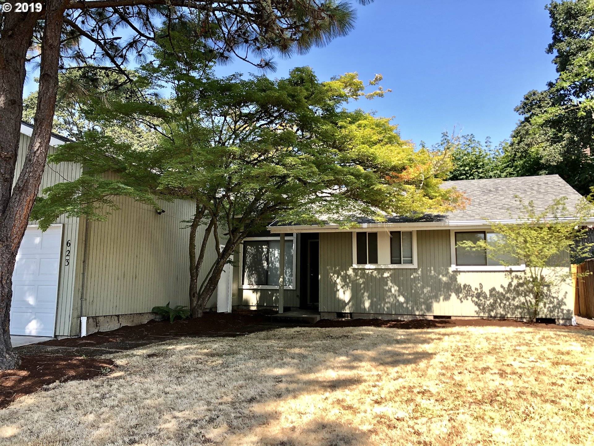 Springfield, OR 97477,623 RIVER HILLS DR