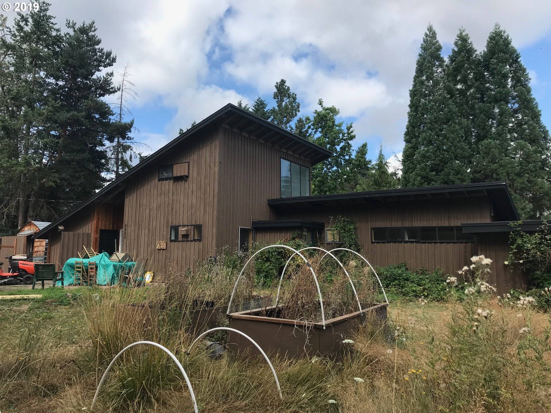 Eugene, OR 97405,2220 HAWKINS LN