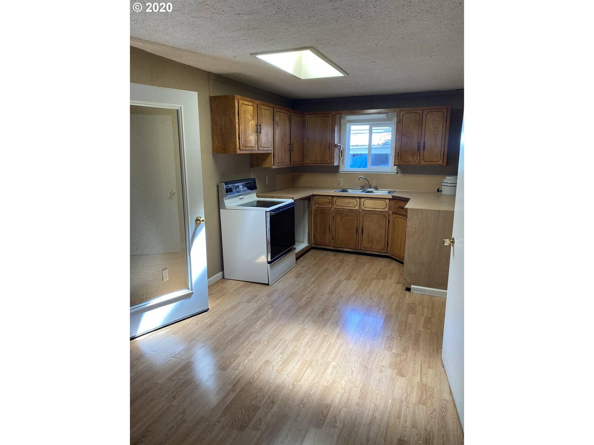 Junction City, OR 97448,350 HOLLY ST