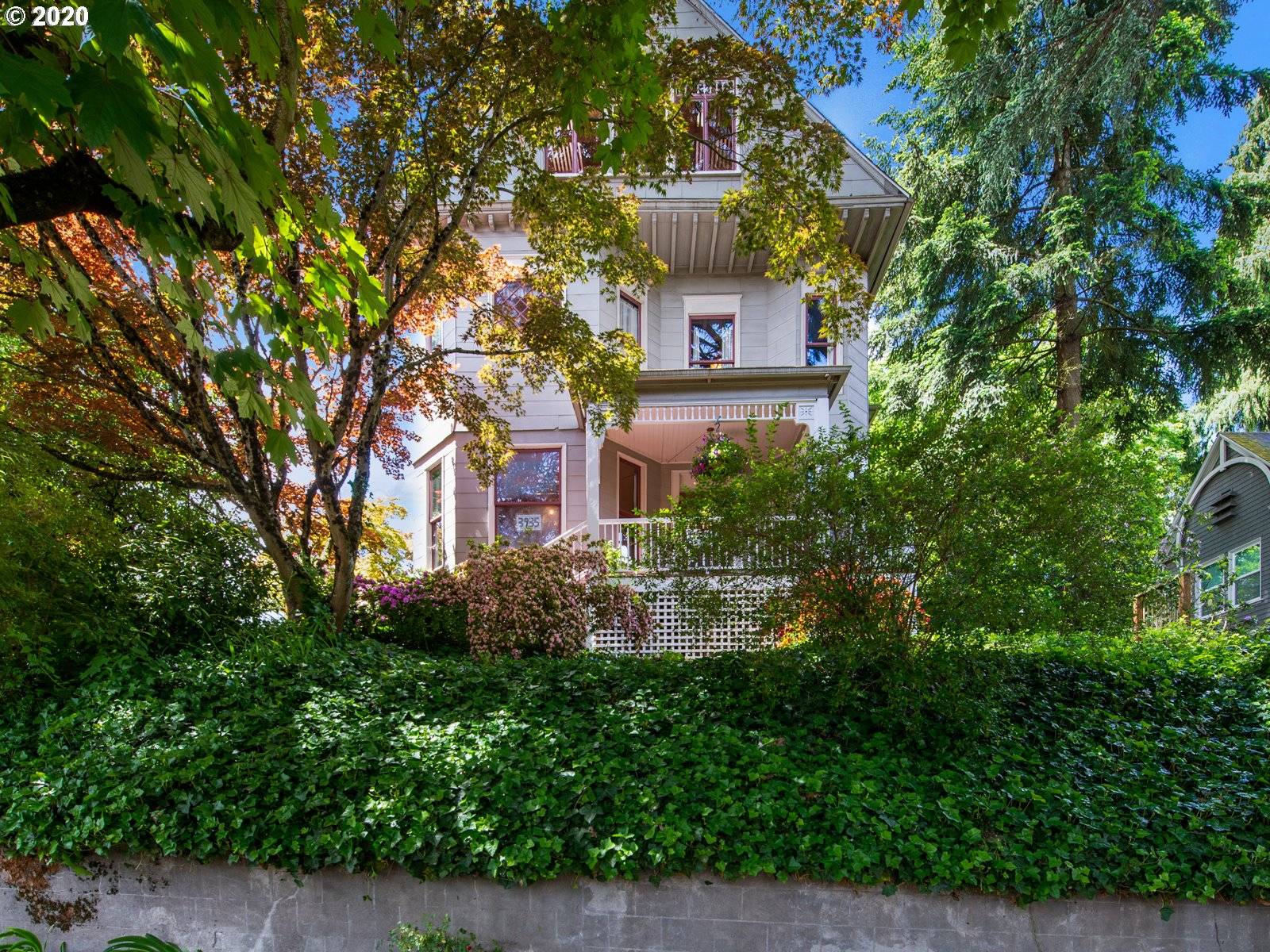 Portland, OR 97239,3935 S CORBETT AVE