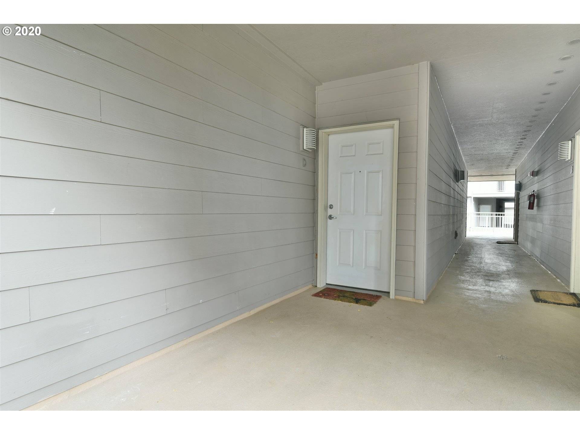 Portland, OR 97219,618 S NEVADA ST #D