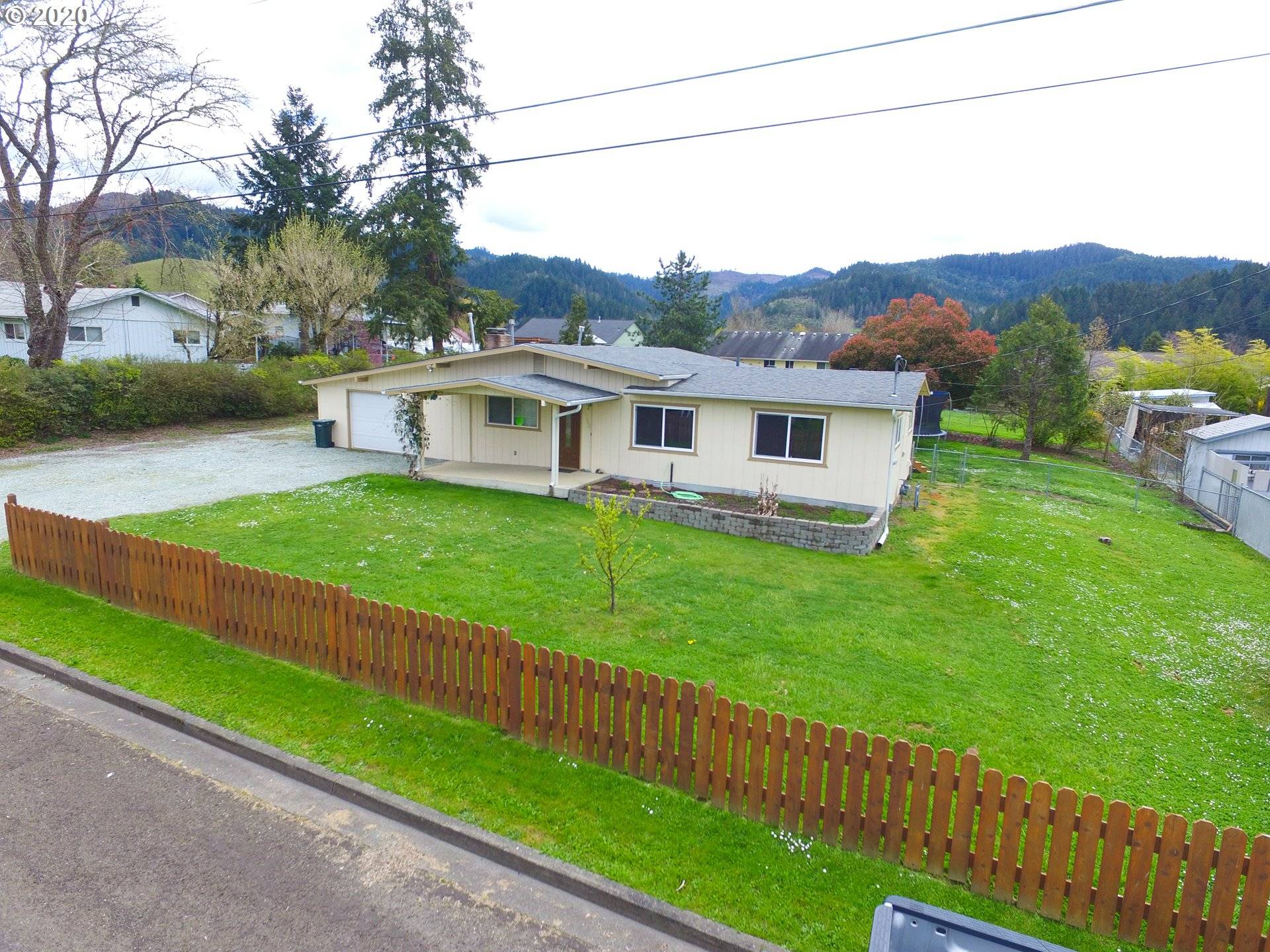Myrtle Creek, OR 97457,1060 SE MYRTLE VIEW DR