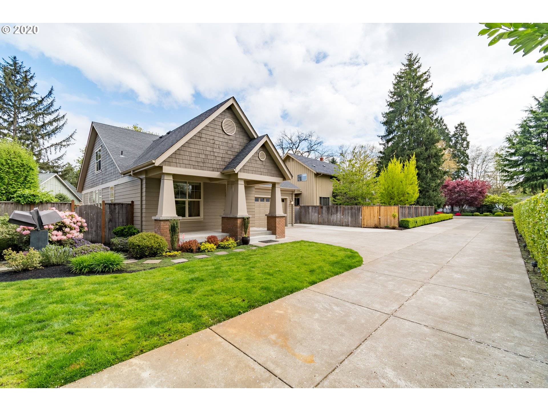 Eugene, OR 97401,470 WALNUT LN