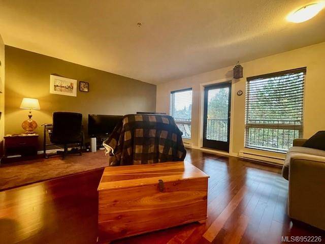 Nanaimo, BC V9R 2X9,555 Franklyn St #312