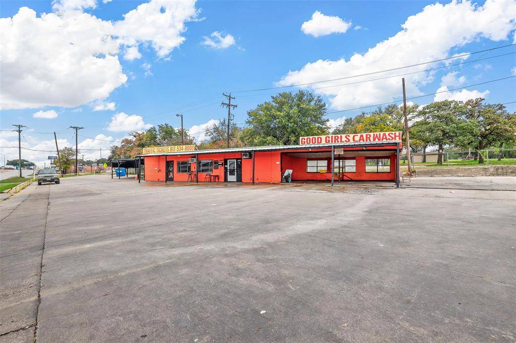 Fort Worth, TX 76112,5524 E Lancaster Avenue