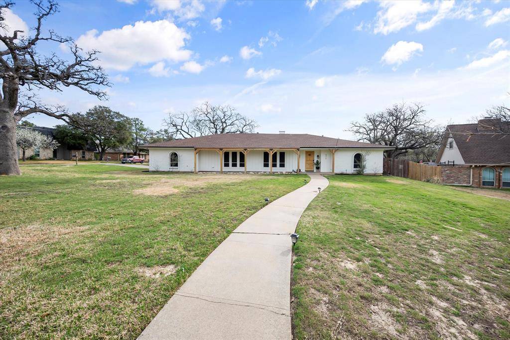 Pantego, TX 76013,3310 Country Club Road