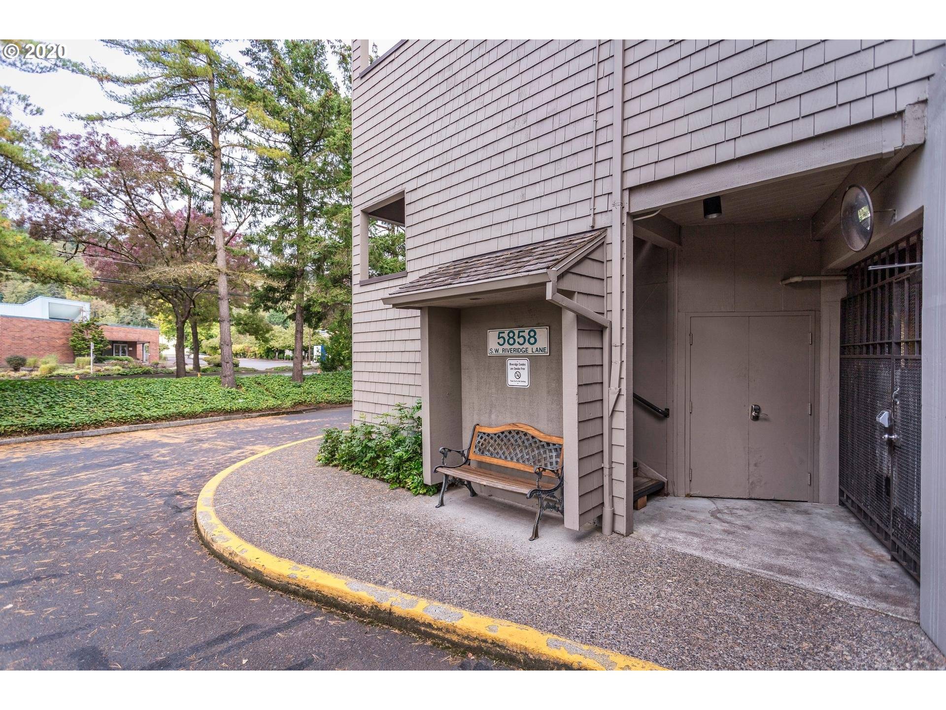 Portland, OR 97239,5858 S RIVERIDGE LN #29