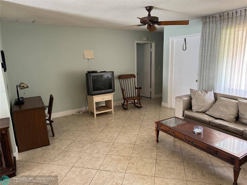 Hallandale Beach, FL 33009,1125-1127 NE 2nd Ct