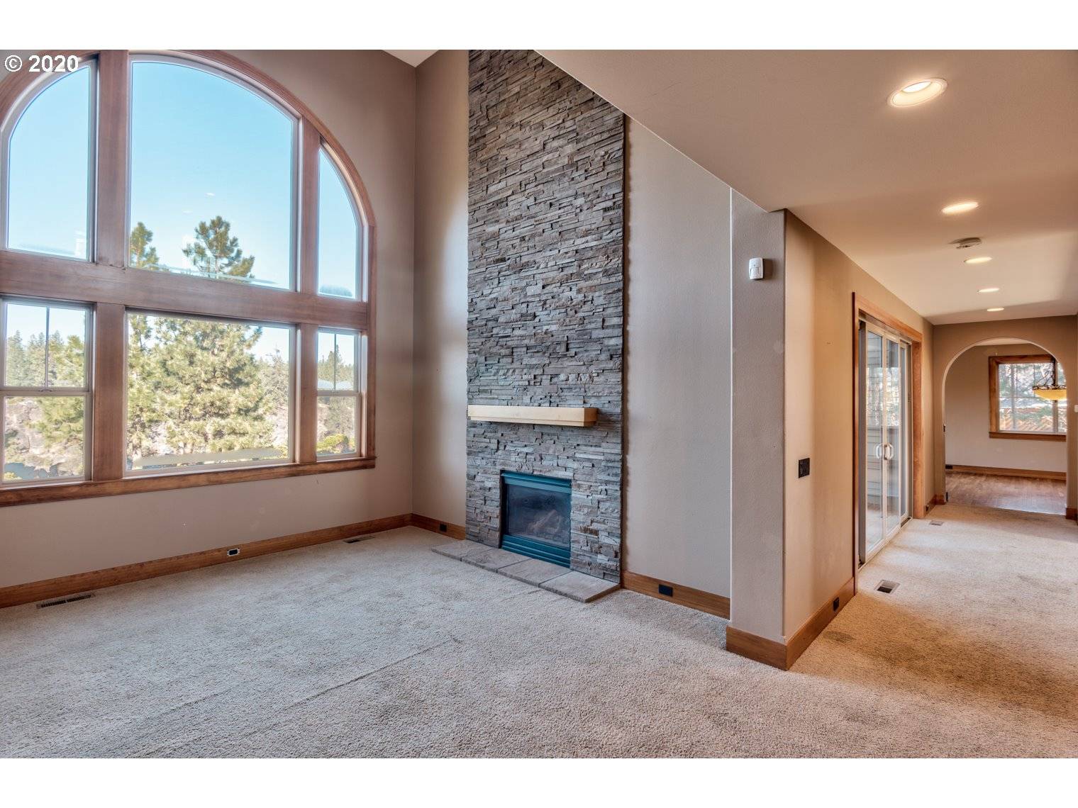 Bend, OR 97702,19560 HOLLYGRAPE ST