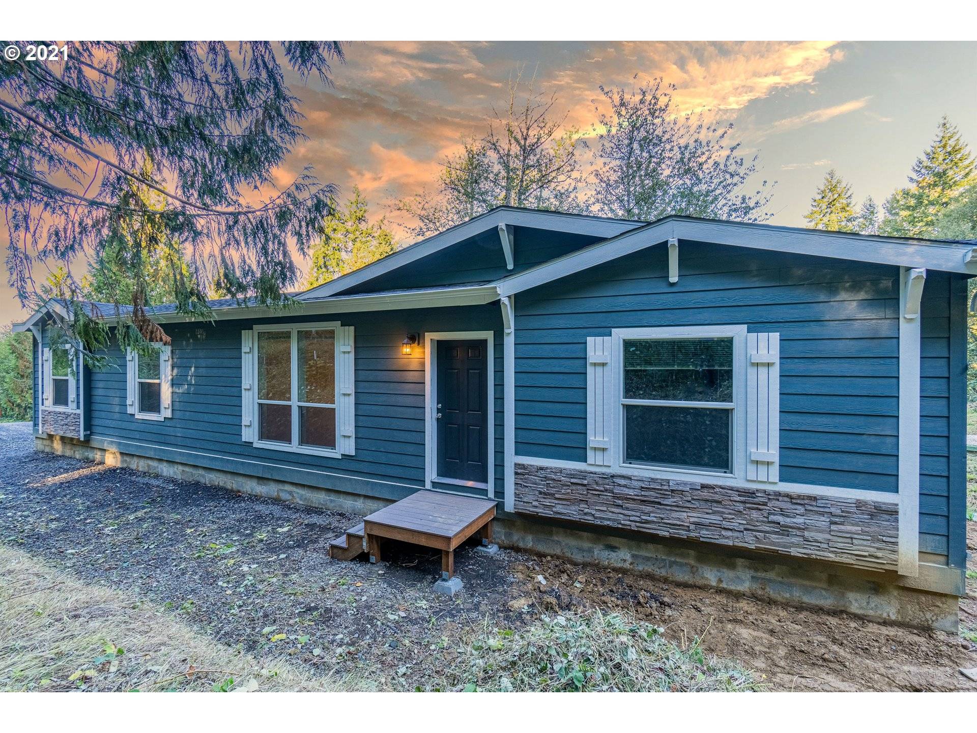 Kelso, WA 98626,373 FISHPOND RD